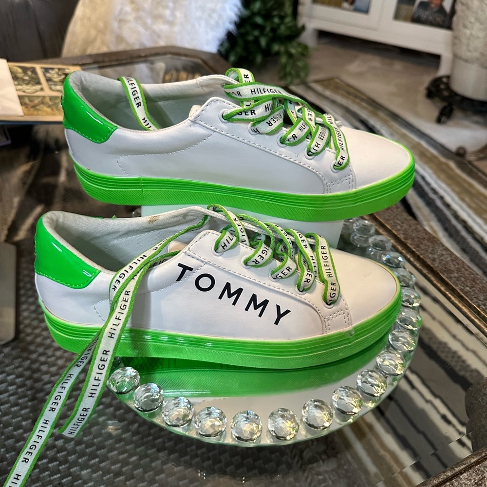 🔥🔥🔥Tommy Hilfiger White and Neon Green Sneakers🔥🔥🔥 - Picture 2 of 8